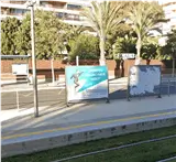 Jets publicitarios en la parada de Londres de la línea 4 del TRAM, en la Playa de San Juan de Alicante